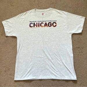 HANES T Shirt Unisex Sz L  Chicago Born*Raised*Proud 99% Preshrunk Cotton